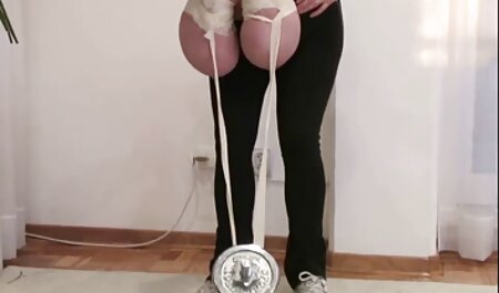 Atractiva hermanastra se inclina para un estilo videos orgias abuelas perrito hardcore